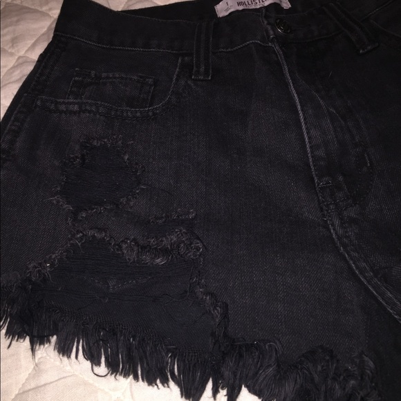 High-waisted distressed black denim shorts - Picture 2 of 5